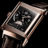 Jaeger-LeCoultre adopte pour Reverso une nouvelle grande taille et pr�sente la Montre Reverso duodate 986 ainsi que la Grande Reverso 976