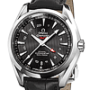 La montre Omega Seamaster Aqua Terra GMT - Une fabrication en teck et une aiguille GMT qui peut �galement servir de boussole 