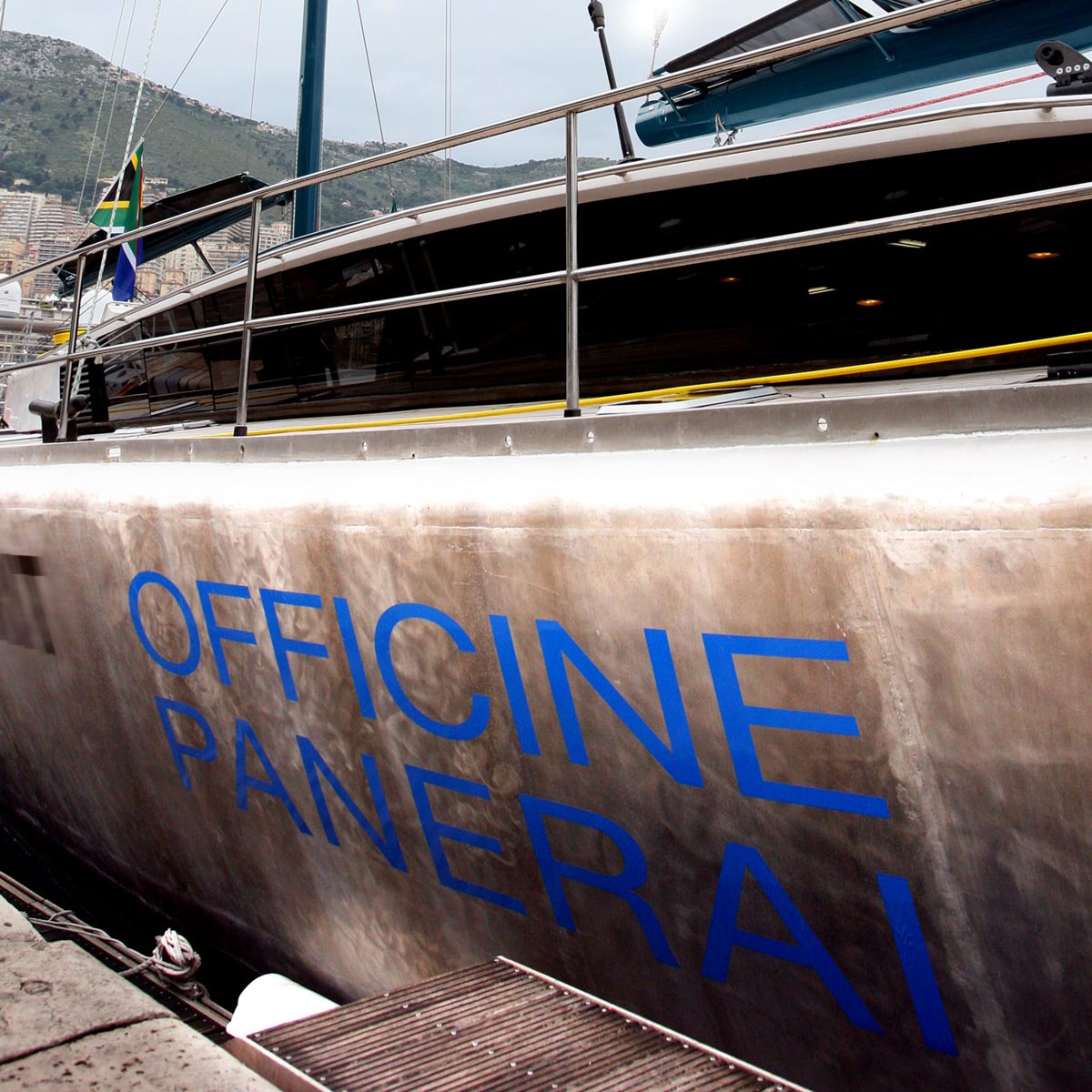 La Cote des Montres : Photo - Mike Horn baptise le Pangaea à Monaco