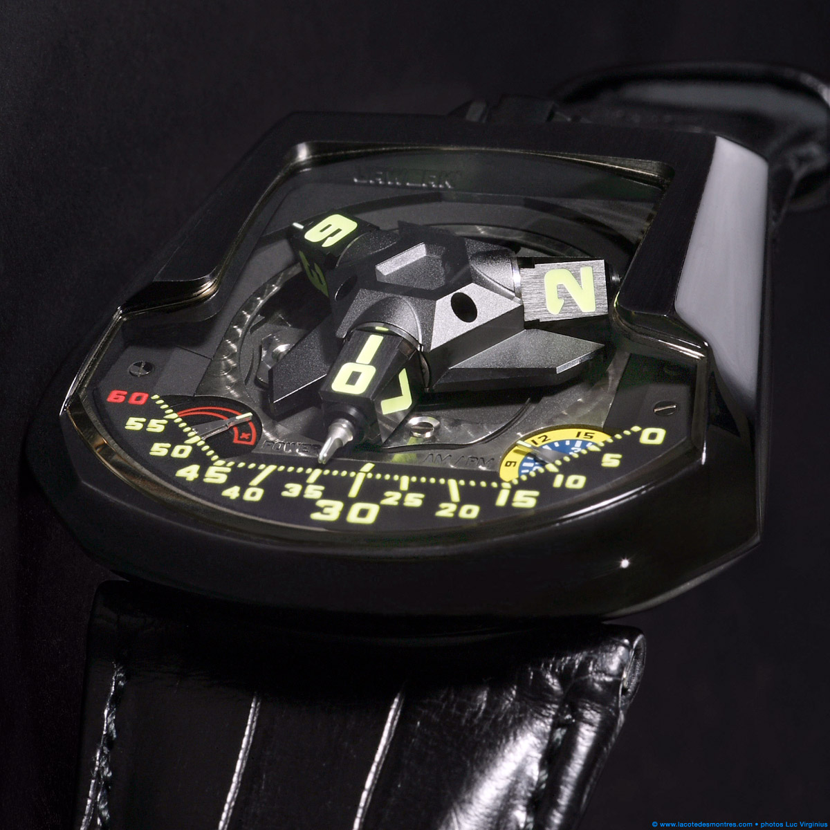 La Cote des Montres : Photo - Urwerk UR201 “Black shark”