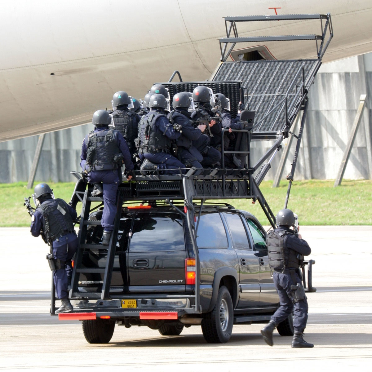 La Cote des Montres : Photo - Ebel « GIGN 1974 – 2007 »