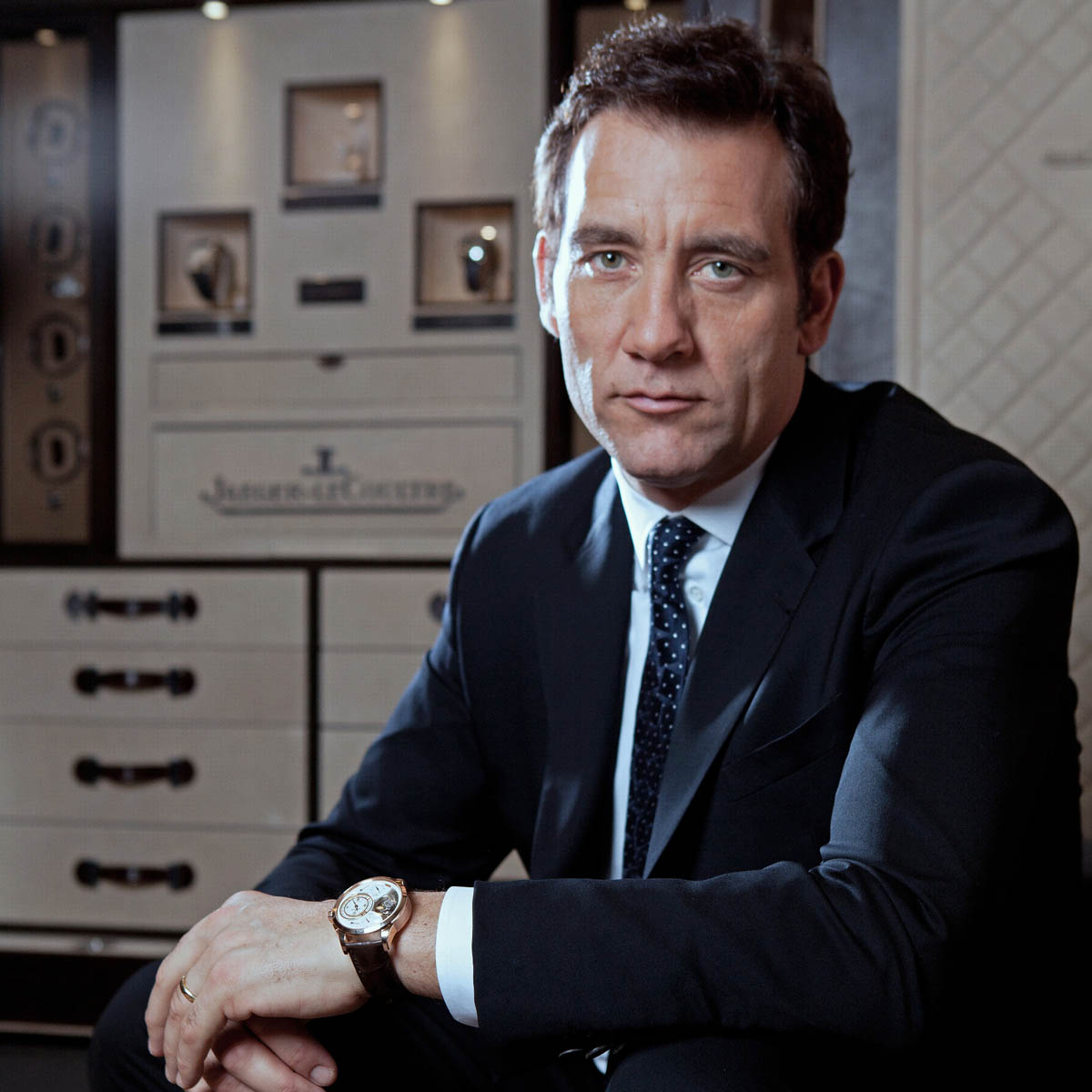 La Cote des Montres : Photo - Clive Owen présente la ligne Duomètre de Jaeger-LeCoultre