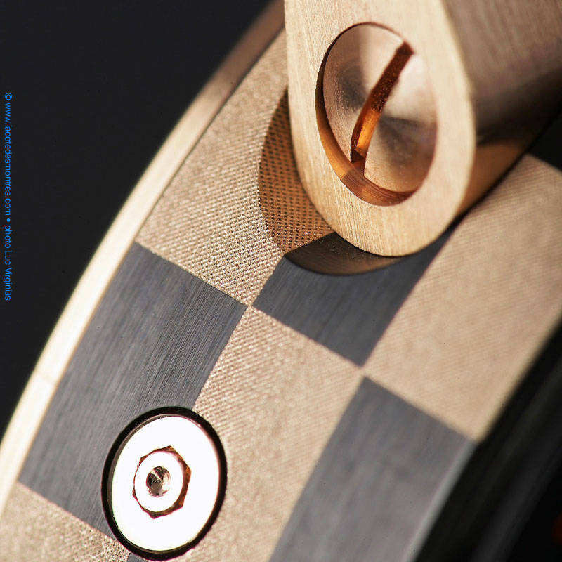La Cote des Montres : Photo - BRM V14 or rouge